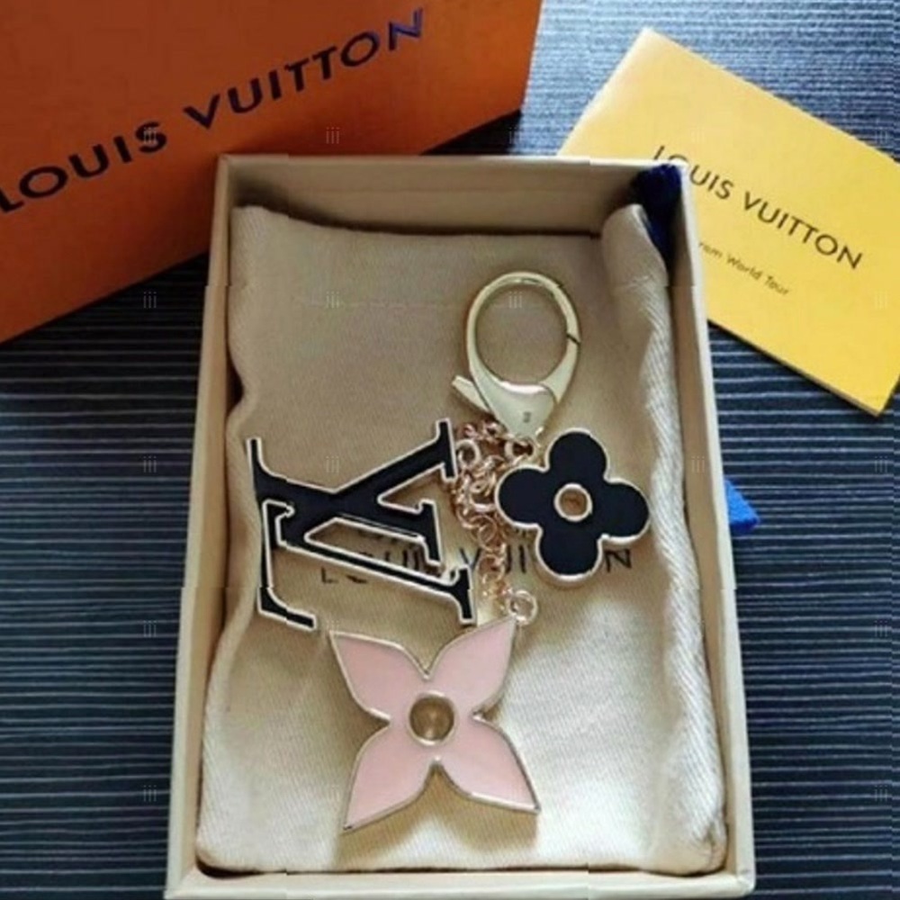 LV Chic Keyring: Gold, Black, Pink Blend